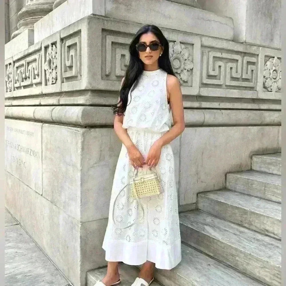 🔥🔥ZARA embroidery cutout top - Picture 2 of 3